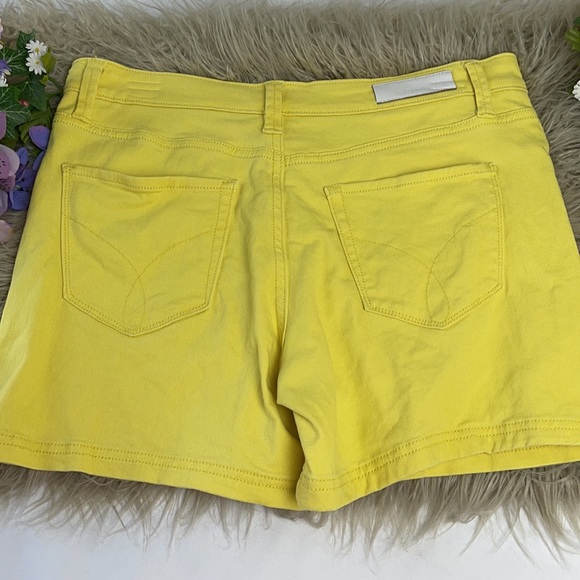 Calvin Klien Women’s Yellow Shorts Size W27 - Picture 2 of 12